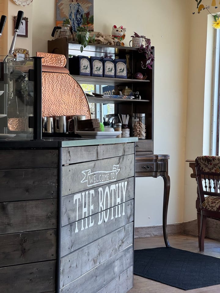 New cozy cafe